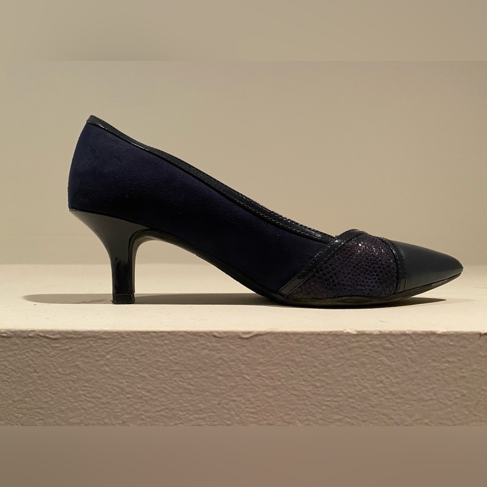 Navy Anne Klein Flex Size 6M